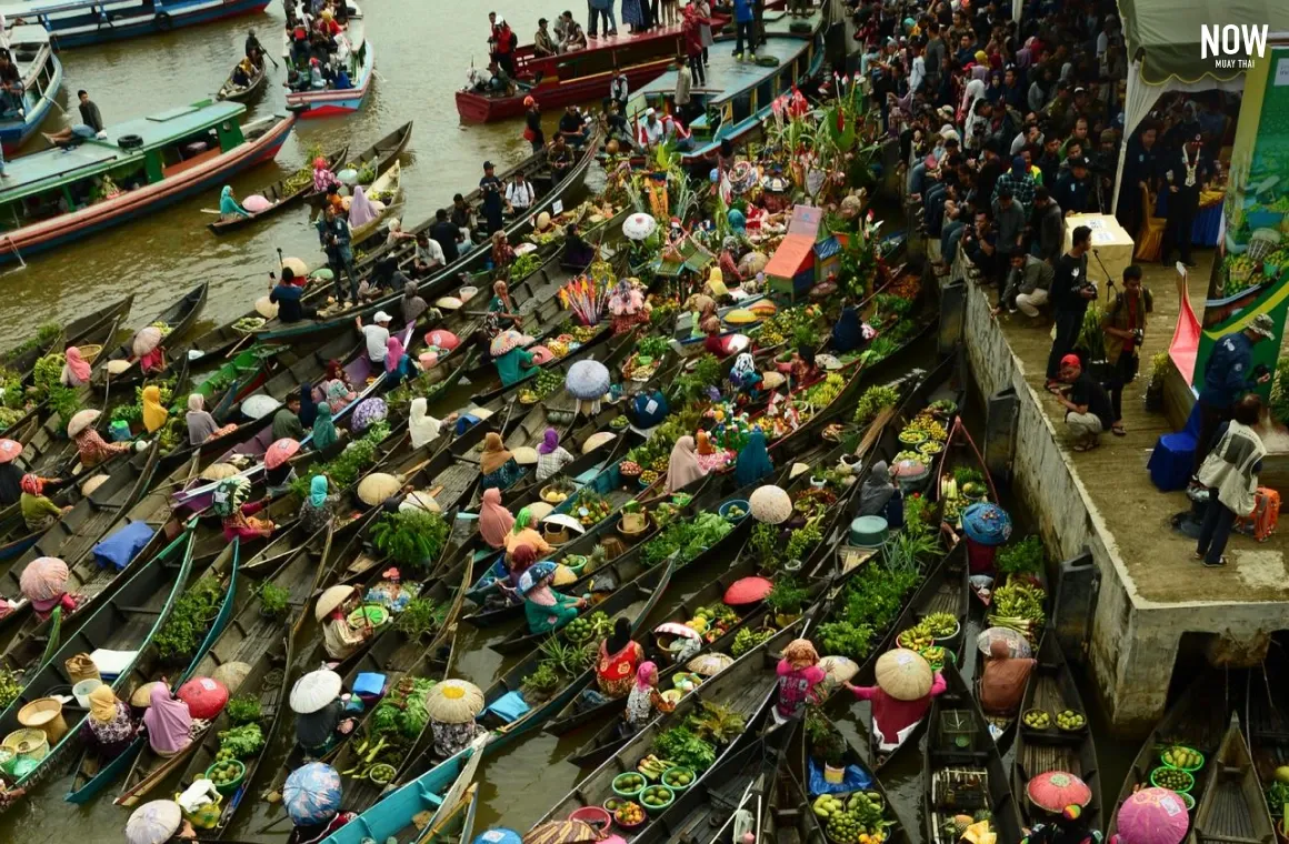 Floating-Markets-in-Bangkok-p001.webp