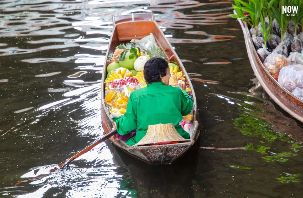 Floating-Markets-in-Bangkok-p002.webp