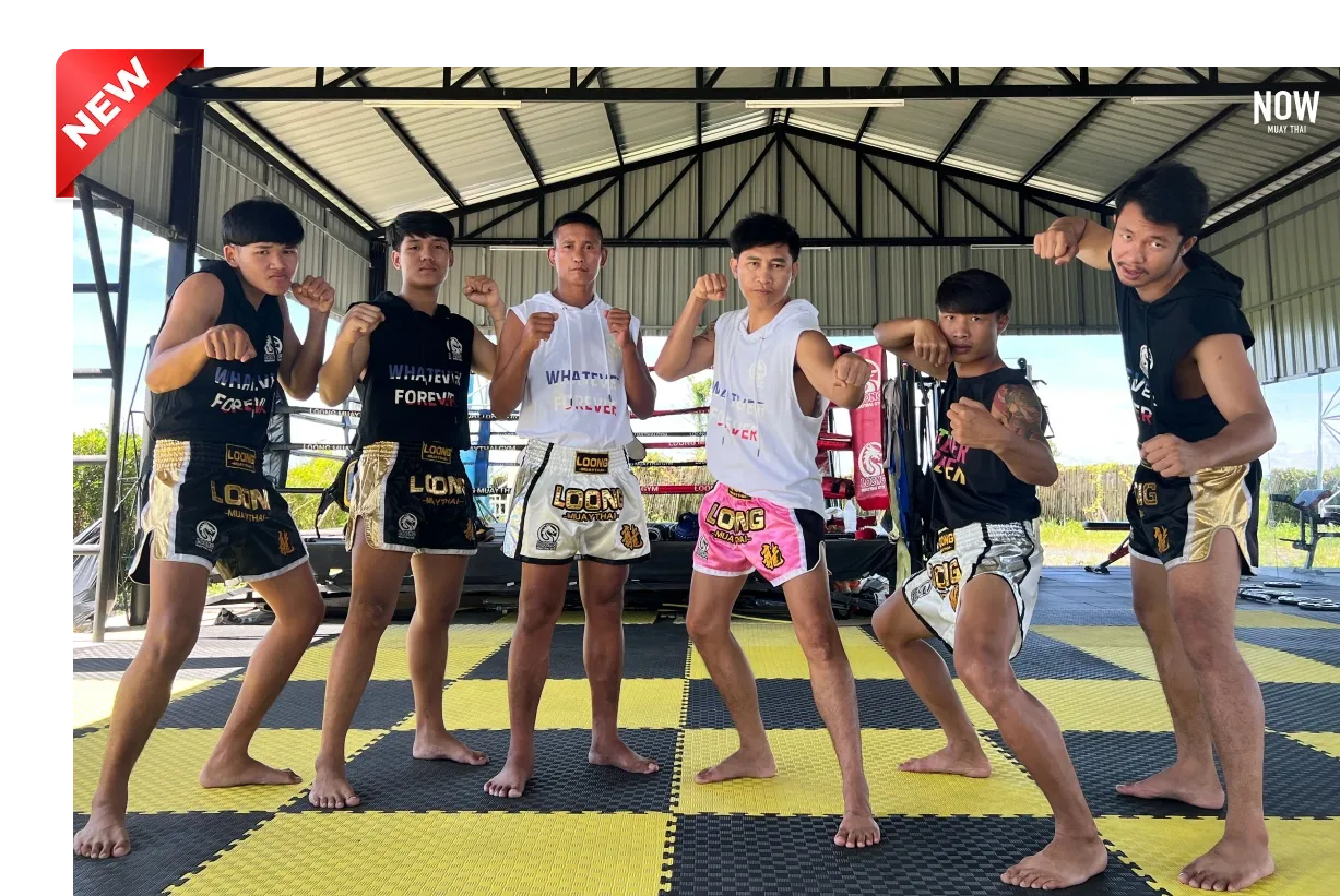 Group Picture of 6 men training at Loong Muay Thai